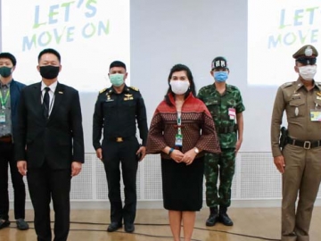 เคร่งครัด : สมพล ตรีภพนารถ กก.ผจก.ธุรกิจศูนย์การค้า บมจ.เอ็ม บี เค พร้อมคณะผู้บริหาร ต้อนรับ 
มาศวัลย์ ปิ่นสุวรรณ ผอ.เขตปทุมวัน, พ.ต.ท.กิตติ บุญแสน สารวัตรปราบปราม สน.ปทุมวัน และ สารวัตรทหารจากกองพลทหารม้าที่ 2 รักษาพระองค์ ในการลงพื้นที่ตรวจเยี่ยมศูนย์การค้า
เอ็ม บี เค เซ็นเตอร์ พร้อมนำชมการจัดการสถานที่ซึ่งปฏิบัติตามมาตรการป้องกันเชื้อไวรัสโควิด-19