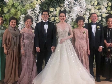 รักนิรันดร์ : ลาวัลย์ กันชาติ ประธาน บริษัท เจ เอส แอล โกลบอล มีเดีย จำกัด ร่วมแสดงความยินดีในงานฉลองมงคลสมรส ระหว่าง อริสา กุลปิยะวาจา บุตรี วงศ์วุธ - จารุณี กุลปิยะวาจา และ ธนภูมิ
อร่ามวัฒนานนท์ บุตร ดร.พจน์ - วิจิตรา อร่ามวัฒนานนท์ โดยมี สุนทรี จรรโลงบุตร และ
ดร.เพ็ญนภา ธนสารศิลป์ พร้อมญาติมิตรร่วมอวยพรอย่างอบอุ่น ที่ โรงแรมดิ แอทธินี โฮเทล แบงค็อก,

