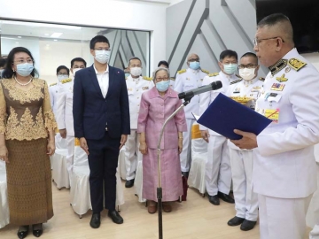 พระบาทสมเด็จพระเจ้าอยู่หัว ทรงพระกรุณาโปรดเกล้าฯให้
พล.อ.ท.ภักดี แสง-ชูโต ผู้ช่วยราชเลขานุการในพระองค์พระบาทสมเด็จพระเจ้าอยู่หัว เชิญเครื่องราชอิสริยาภรณ์อันเป็นที่เชิดชูยิ่งช้างเผือก ชั้นมหาปรมาภรณ์ช้างเผือก ไปมอบแก่ นพ.ปัญญา หาญพาณิชย์พันธุ์ แพทย์ซึ่งเสียชีวิตจากโรคโควิด-19 จากการปฏิบัติหน้าที่
เป็นกรณีพิเศษ
โดยมี นางจิตตินนุช
หาญพาณิชย์พันธุ์ ภรรยา เป็นผู้รับพระราชทานฯ ณ ศาลากลางจังหวัดมหาสารคาม เมื่อ
วันที่ 9 มีนาคม 2564