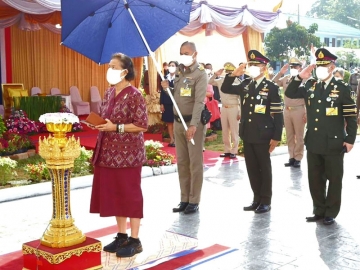 สมเด็จพระกนิษฐาธิราชเจ้า กรมสมเด็จพระเทพรัตนราชสุดาฯ สยามบรมราชกุมารี เสด็จฯ ไปทรงเปิดอาคาร
“สิริชีวาทร” เพื่อจัดบริการผู้พิการทางสติปัญญา อายุ 5-18 ปี อยู่ในความดูแลของมูลนิธิช่วยคนปัญญาอ่อน
แห่งประเทศไทย ในพระบรมราชินูปถัมภ์ ใช้งบประมาณจากการออกสลากการกุศล โดยสำนักงานสลากกินแบ่งรัฐบาล ณ ศูนย์สงเคราะห์บุคคลปัญญาอ่อนภาคใต้ อำเภอรัตภูมิ จังหวัดสงขลา เมื่อวันอังคารที่ 18 มกราคม 2565 เวลา 08.51 น.

