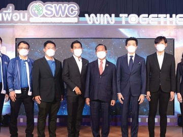 ก้าวไปด้วยกัน : ประจักษ์ ตั้งคารวคุณ ประธานกลุ่มบริษัททีโอเอ และ ชนินทร์ เย็นสุดใจ ปธ.กก.บมจ.เชอร์วู้ด คอร์ปอเรชั่น
(ประเทศไทย) จัดงานสัมมนาร้านค้าพันธมิตรของ บมจ.เชอร์วู้ด คอร์ปอเรชั่นฯ ประจำปี 2565 ในชื่องาน “เพื่อน SWC Win Together” โดยมี นพ.ณรงค์ฤทธิ์ ตั้งคารวคุณ กรรมการ, ธนากร วัฒนวิจารณ์ ปธ.จนท.บห. และ อนุศาสตร์
สระทองเวียน ปธ.จนท.บห.ฝ่ายพาณิชย์ บมจ.เชอร์วู้ด คอร์ปอเรชั่น (ประเทศไทย) ร่วมงาน ที่ โรงแรมบันยันทรี กรุงเทพฯ