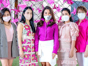 วันสตรีสากล : ศุภานวิต เอี่ยมสกุลรัตน์ ปธ.จนท.บห.บริษัท เดอะ เคอี กรุ๊ป จัดกิจกรรมรณรงค์
เพื่อผู้หญิงตลอดเดือนมีนาคม เชิญชวนผู้หญิงไทยร่วมผลักดันบทบาทในการส่งต่อแรงบันดาลใจ
ลดความเหลื่อมล้ำ และสร้างความเท่าเทียมให้กับผู้หญิง ผ่านบทบาทนักธุรกิจหญิงที่สร้างสรรค์สิ่งใหม่
คิดอย่างแตกต่าง และทำเพื่อสังคม โดยมีคณะผู้บริหารสตรีที่เป็นแบบอย่าง ร่วมงาน ที่คริสตัล ดีไซน์ เซ็นเตอร