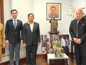 ‘เกียรติยศและปิตุภูมิ’ : ดร.ศรีภูมิ ศุขเนตร ประธานสมาคมสมาชิกเครื่องราชอิสริยาภรณ์เลยิอองดอนเนอร์
สาขาประเทศไทย และกงสุลใหญ่กิตติมศักดิ์ราชรัฐโมนาโก ร่วมจัดการประชุมคณะกรรมการและเตรียมการจัดงานประจำปีของสมาคมฯ โดยมี ดร.ศศิธารา พิชัยชาญณรงค์ เลขาธิการฯ, อัศวิน
เตชะเจริญวิกุล และ ดร.ชิงชัย หาญเจนลักษณ์ ร่วมงาน ที่สถานกงสุลราชรัฐโมนาโก ถนนสุขุมวิท 61

