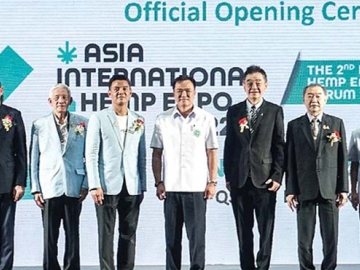 มหกรรมกัญชงแห่งภูมิภาค : อนุทิน ชาญวีรกูล รองนายกรัฐมนตรี และ รมว.
สาธารณสุข เปิดงานแสดงเทคโนโลยี นวัตกรรมและผลิตภัณฑ์จากพืชกัญชง
นานาชาติครั้งแรกของไทย จัดโดย สมาคมการค้าอุตสาหกรรมกัญชงไทย ร่วมกับ
กลุ่มสมาคมพันธมิตร ถึงวันที่ 3 ธ.ค. 2565 ที่ศูนย์การประชุมแห่งชาติสิริกิติ์


