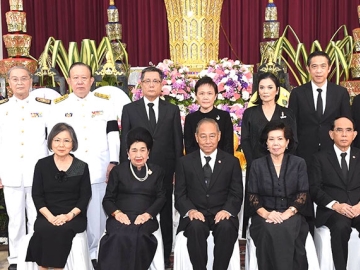 ร่วมอาลัย : พล.อ.อ.ชลิต พุกผาสุข องคมนตรี เป็นประธานในพิธีพระราชทานน้ำหลวงอาบศพ คุณหญิงสุชาดา สุจริตกุล
ถิระวัฒน์ อดีตรองประธาน มูลนิธิร่วมจิตต์น้อมเกล้าฯ เพื่อเยาวชน ในพระบรมราชินูปถัมภ์ โดยมี พชร ยุติธรรมดำรง,
วรพจน์ วิศรุตพิชญ์, เฉลิมพล ทันจิตต์, ผศ.ดร.พรทิพย์ พุกผาสุข, นิรุฒ มณีพันธ์, ศ.ดร.จตุรนต์-อดิเทพ-นนทวัฒน์ ถิระวัฒน์
ร่วมไว้อาลัย และสวดพระอภิธรรมถึงวันจันทร์ที่ 26 ธ.ค. 2565 ณ ศาลา 5 (สีห์โสภณ) วัดเทพศิรินทราวาสราชวรวิหาร

