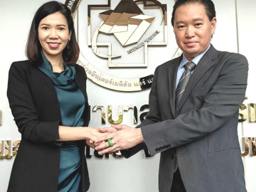HR ยุคดิจิทัล : ดร.สิทธิวัตน์ กำกัดวงษ์ ปธ.กก.บห.กลุ่มโรงพยาบาลอินเตอร์
เมดิคัล แคร์ แอนด์ แล็บ (IMH) และ ริศรา เจริญพานิช ปธ.จนท.บห.PRTR ร่วมโครงการ “ตรวจสุขภาพ พนง.โรงงาน พ่วง Total HR Solution” ขยายฐาน
การให้บริการเพิ่มเป็น 1,000 โรงงาน ในนิคมอุตสาหกรรมภาคตะวันออกและภาคกลาง


