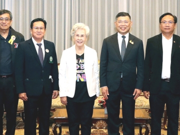 “เป็นหนึ่งโดยไม่พึ่งยาเสพติด” : ขจิต ชัชวานิชย์ ปลัดกรุงเทพมหานคร เป็นประธานมอบรางวัลพระราชทาน “การประกวดผลงานเขตและชมรม TO BE NUMBER ONE ในชุมชนกรุงเทพมหานคร ประจำปี 2566” โดยมี ม.ล.ยุพดี ศิริวรรณ ที่ปรึกษาโครงการฯ, นพ.จุมภฏ พรมสีดา รองอธิบดีกรมสุขภาพจิต และ นพ.สุนทร สุนทรชาติ ผอ.สำนักอนามัย ร่วมงาน ที่ โรงแรมดิ เอมเมอรัลด์