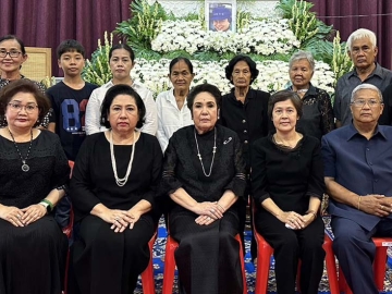 บำเพ็ญกุศล : สุมนา อภินรเศรษฐ์ รองประธานวัดป่าสิริวัฒนาวิสุทธิ์ ในสมเด็จพระเจ้าพี่นางเธอ เจ้าฟ้า
กัลยาณิวัฒนา กรมหลวงนราธิวาสราชนครินทร์ เป็นเจ้าภาพสวดพระอภิธรรมศพ ชะวิน ภาสุระ ที่ปรึกษา
ฝ่ายข่าว และอดีต บก.ข่าวราชสำนัก ช่อง 3 โดยมี ปัทมาวดี สิงหศิวานนท์, พัชรา มาดล และ เพ็ญพร ภาสุระ
ร่วมพิธี ที่วัดปทุมวัน (วัดญี่ปุ่น) จ.พระนครศรีอยุธยา โดยกำหนดฌาปนกิจศพ ในวันพฤหัสบดีที่ 27 กรกฎาคม 2566

