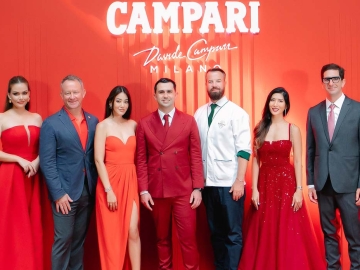 ฉลอง 11 ปีในไทย : แดลเนียล ชวาล์บ กก.ผจก.ภูมิภาคเอเชียตะวันออกเฉียงใต้ฯ CAMPARI GROUP และ ฟิลิป บิสชอฟ ผจก.ฝ่ายเครื่องดื่ม BKK Social Club จัดงาน “Negroni Week Opening Night” เพื่อระดมทุนมอบให้ Slow Food องค์กรรณรงค์ด้านวัฒนธรรมอาหารสู่ชุมชนท้องถิ่น ที่ โรงแรมโฟร์ซีซั่นส์

