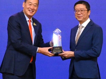 แบรนด์ไทยยอดเยี่ยม : สิทธิชัย สุขกิจประเสริฐ CMO บมจ.เอสซีจี
เซรามิกส์ รับรางวัล Prime Minister’s Export Award 2023 ประเภท BEST THAI BRAND จาก เศรษฐา ทวีสิน นายกรัฐมนตรี นวัตกรรมพร้อมโซลูชั่น SCG Decor ของ COTTO

