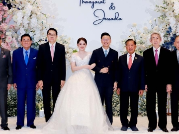 เริ่มต้นชีวิตคู่ : องอาจ คล้ามไพบูลย์ อดีตรัฐมนตรีประจำสำนักนายกรัฐมนตรี เป็นประธานในพิธีฉลองมงคลสมรส ระหว่าง ธัญญารัตน์ กิตติวรรณารักษ์ บุตรี สุรัตน์ กิตติวรรณารักษ์ - กชพรรณ สลัดทุกข์ กับ เจษฎา อิงคภัทรางกูร บุตร ธนเดช - ณัฏฐ์ชานันท์ อิงคภัทรางกูร โดยมี ประจักษ์ ตั้งคารวคุณ, วิบูลย์ เลาหพงศ์ชนะ, กิตติพงษ์ เตรัตนชัย,
ดร.อัศวิน อิงคะกุล และ วันนิวัติ ศรีไกรวิน ร่วมอวยพรบ่าวสาว ณ โรงแรมอัศวิน แกรนด์ คอนเวนชั่น เขตหลักสี่ กรุงเทพฯ