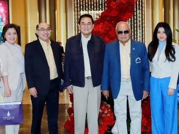 ยานยนต์ไทยสู่นานาชาติ : ดร.อัศวิน อิงคะกุล ปธ.กก.บห.มิราเคิล กรุ๊ป ต้อนรับ ดร.ปราจิน เอี่ยมลำเนา
ปธ.จนท.บห.บมจ.กรังด์ปรีซ์ อินเตอร์เนชั่นแนล ในโอกาสมาเปิดการประชุม “Grandprix TOWN HALL 2023” โดยมี ปริญญา หงส์เลิศลักษณ์ ผจก.ทั่วไป โรงแรมอัศวิน แกรนด์ฯ และ
นาถวีณา ล้อมทรัพย์ ผอ.ฝ่ายสื่อสารการตลาด ร่วมต้อนรับ ที่ โรงแรมอัศวิน แกรนด์ คอนเวนชั่น

