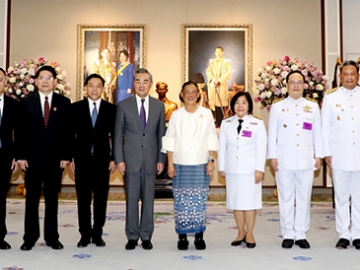 สมเด็จพระกนิษฐาธิราชเจ้า กรมสมเด็จพระเทพรัตนราชสุดาฯ สยามบรมราชกุมารี เสด็จออก ณ วังสระปทุม พระราชทานพระราชวโรกาสให้ นายหวัง อี้
(H.E. Mr. Wang Yi) รัฐมนตรีว่าการกระทรวงการต่างประเทศ สาธารณรัฐประชาชนจีน เฝ้าทูลละอองพระบาท เมื่อวันอาทิตย์ที่ 28 มกราคม 2567 เวลา 15.00 น.
ในโอกาสเดินทางเยือนไทยอย่างเป็นทางการ ในฐานะแขกของกระทรวงการต่างประเทศ เพื่อส่งเสริมความร่วมมือในสาขาต่างๆ อาทิ การค้า การลงทุน ความมั่นคง
วัฒนธรรม การท่องเที่ยว โดยเฉพาะอย่างยิ่ง การยกเว้นวีซ่าไทย - จีน ถาวร ที่จะมีผลตั้งแต่วันที่ 1 มีนาคม 2567 พร้อมแลกเปลี่ยนความเห็นในประเด็นอื่นๆ

