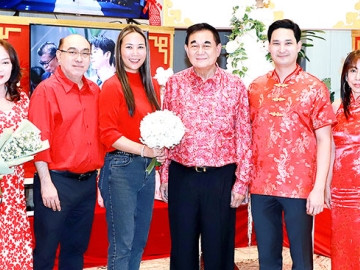 งานวิวาห์สุดคุ้มแห่งปี : ดร.อัศวิน อิงคะกุล ประธาน มิราเคิล กรุ๊ป ฉลองความสำเร็จของ งาน All For Love ของโรงแรมมิราเคิล แกรนด์ คอนเวนชั่น และ โรงแรมอัศวิน แกรนด์ คอนเวนชั่น ยอดขายทะลุเป้า โดยมี อนัคพล อิงคะกุล รองประธาน มิราเคิล กรุ๊ป, ลักษมีกานต์ อิงคะกุล รองประธาน มิราเคิล กรุ๊ป, ปริญญา หงส์เลิศลักษณ์ ผู้จัดการทั่วไป โรงแรมอัศวิน แกรนด์
คอนเวนชั่น และ นาถวีณา ล้อมทรัพย์ ผู้อำนวยการฝ่ายสื่อสารการตลาด ร่วมยินดี ที่ โรงแรมอัศวิน แกรนด์ คอนเวนชั่น

