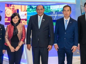 เทคโนโลยีปิโตรเลียมนานาชาติ : มนตรี ลาวัลย์ชัยกุล ปธ.จนท.บห.บมจ.ปตท.สำรวจและผลิตปิโตรเลียม (ปตท.สผ.) พร้อมด้วย 2 รอง กก.ผจก.ใหญ่ คณิตา ศาศวัตายุ, นิรันดร โรจนสมสิทธิ์ และ วิฑูรย์ ชัยสมบูรณ์พันธ์ Regional
Manager, Middle East, PTTEP MENA ต้อนรับ ธิดา สุขีลาภ อัครราชทูต ณ กรุงริยาด ราชอาณาจักรซาอุดีอาระเบีย ในโอกาสเยี่ยมชมบูธนิทรรศการของ ปตท.สผ. ในงาน “IPTC 2024” ที่ เมืองดัมมาม ราชอาณาจักรซาอุดีอาระเบีย

