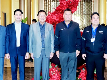 เดินหน้าพัฒนา : พล.ต.อ.วิสนุ ปราสาททองโอสถ ปธ.กก.บมจ.ท่าอากาศยานไทย เปิดการประชุมหัวข้อ “Stretch and Align Aspiration Airports
of Thailand” โดยมี ดร.อัศวิน - อนัคพล อิงคะกุล ประธาน และ รองประธานมิราเคิล กรุ๊ป, ปริญญา หงส์เลิศลักษณ์ ผจก.ทั่วไป โรงแรมอัศวิน แกรนด์ฯ ต้อนรับคณะ กก.ทอท. อาทิ กีรติ กิจมานะวัฒน์ กก.ผอ.ใหญ่ และเลขานุการคณะกรรมการ ทอท., พล.อ.อ.มนัท ชวนะประยูร, พันธ์ทอง ลอยกุลนันท์ และ ฉฎาณิศา ชำนาญเวช รอง กก.ผอ.ใหญ่ สายงานทรัพยากรบุคคลฯ ทอท. ที่ โรงแรมอัศวิน แกรนด์ คอนเวนชั่น

