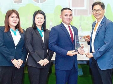 เครือข่ายคนไทยไร้พุง : ว่าที่ ร.ต.จิรชัย สาฤาษี ผจก.ทั่วไป สายงานสนับสนุนการผลิต บมจ.ไทยเซ็นทรัลเคมี รับรางวัล Healthy Organization Award