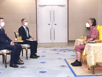 สมเด็จพระกนิษฐาธิราชเจ้า กรมสมเด็จพระเทพรัตนราชสุดาฯ สยามบรมราชกุมารี เสด็จออก ณ วังสระปทุม
พระราชทานพระราชวโรกาสให้ นายแอดการ์ เดอริก ผู้อำนวยการสำนักงานภูมิภาคอินโด-แปซิฟิก องค์การระหว่างประเทศของกลุ่มประเทศที่ใช้ภาษาฝรั่งเศส เฝ้าฯ กราบบังคมทูลรายงานการดำเนินงาน
ของกลุ่มประเทศที่ใช้ภาษาฝรั่งเศสและการส่งเสริมความร่วมมือ ในโอกาสเดินทางมาประเทศไทย

