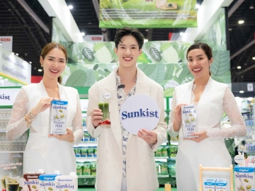 เมนูพิเศษ : มาร์ค ธนัท รัตนสิริพันธ์ นักแสดงรุ่นใหม่ เยี่ยมชมบูธ
เครือเฮอริเทจ และสาธิตทำเครื่องดื่ม “Matcha Strawberry
with Pistachio Milk” ที่มีส่วนผสมจากน้ำนมพิสทาชิโอ “ซันคิสท์” ในงาน “THAIFEX-ANUGA ASIA 2024”

