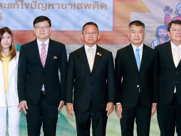 กองทุน สสส. : สมศักดิ์ เทพสุทิน รมว.สาธารณสุข เปิดเวที “สานพลังชุมชนล้อมรักษ์
กรุงเทพมหานคร : พื้นที่เป็นฐาน ประชาชนเป็นศูนย์กลาง ร่วมป้องกันและแก้ไขปัญหายาเสพติด” โดยมี
นพ.พงศ์เทพ วงศ์วัชรไพบูลย์ ผจก.กองทุนสนับสนุนการสร้างเสริมสุขภาพ, วิชัย ไชยมงคล ที่ปรึกษา รมว.
และ พญ.ภาวิณี รุ่งทนต์กิจ รองผอ.สำนักอนามัย ร่วมงาน ที่ โรงแรมมิราเคิล แกรนด์ คอนเวนชั่น