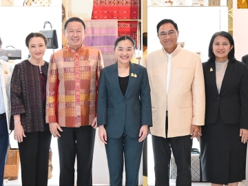 ยกระดับการท่องเที่ยวไทย : สนั่น อังอุบลกุล และ กลินท์ สารสิน นำคณะกรรมการหอการค้าไทย และสภาหอการค้าแห่งประเทศไทย เข้าพบ สุดาวรรณ หวังศุภกิจโกศล รมว.วัฒนธรรม เพื่อ
หารือการท่องเที่ยวไทยส่งเสริมเศรษฐกิจวัฒนธรรมสู่เศรษฐกิจสร้างสรรค์ โดยมี วุฒิชัย เหลืองอมรเลิศ
กรรมการนายทะเบียน หอการค้าไทย และ มาริสา สุโกศล หนุนภักดี ร่วมงาน ที่ กระทรวงวัฒนธรรม