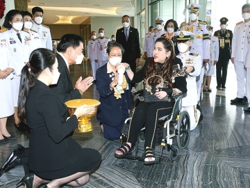 ศาสตราจารย์ ดร.สมเด็จพระเจ้า
น้องนางเธอ เจ้าฟ้า
จุฬาภรณวลัยลักษณ์
อัครราชกุมารี กรมพระศรี
สวางควัฒน วรขัตติยราชนารี
เสด็จเป็นองค์ประธานพิธีพระราชทานรางวัลสมเด็จเจ้าฟ้าจุฬาภรณ์
ประจำปี 2566 และ
เปิดประชุมวิชาการ
เรื่อง “Thailand Against Cancer
as One” ณ โรงแรม
อัศวิน แกรนด์ คอนเวนชั่น โดยมี
ดร.อัศวิน อิงคะกุล
ประธาน มิราเคิล กรุ๊ป และคณะ
ผู้บริหาร เฝ้ารับเสด็จ