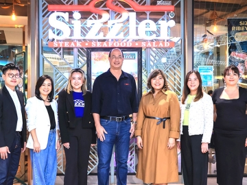 อร่อยฟินเต็มคำ ราคาโดนใจ : อนิรุทร์เดวิด คอลลินส์ General Manager, Sizzler และ มณีจันทร์ สมิทธิสมบูรณ์ Head of B2B Marketing บมจ.เซ็นทรัลพัฒนา ร่วมกันจัดโปรโมชั่น “เซตอิ่มคุ้ม สเต๊กสันคอหมู” ในราคา 349 บาท รับฟรีเครื่องดื่ม
สมูทตี้ และสลัดบาร์ ถึง 31 ส.ค.2567 ที่ ห้างเซ็นทรัล 33 สาขาทั่วประเทศ

