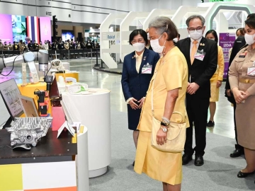 สมเด็จพระกนิษฐาธิราชเจ้า กรมสมเด็จพระเทพรัตนราชสุดาฯ สยามบรมราชกุมารี เสด็จพระราชดำเนินไปทรงเปิดงานมหกรรม
ส่งเสริมการใช้ประโยชน์ อววน. เพื่อการพัฒนาเศรษฐกิจไทยอย่างยั่งยืน ด้วยพลังสหวิทยาการ หรือ อว.แฟร์ : SCI POWER
FOR FUTURE THAILAND ซึ่งกระทรวงการอุดมศึกษา วิทยาศาสตร์ วิจัยและนวัตกรรม (อว.) ร่วมกับ หน่วยงานภาครัฐ และภาคเอกชนจัดขึ้น ณ ศูนย์การประชุมแห่งชาติสิริกิติ์ เมื่อวันจันทร์ที่ 22 กรกฎาคม 2567 เวลา 14.34 น.

