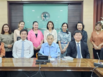 วางแผนงาน : มานิจ สุขสมจิตร ประธานอนุกรรมการฝ่ายระดมทุนฯ การก่อสร้างสวนอนุสรณ์คุณหญิงนงเยาว์
ชัยเสรี จัดประชุม โดยมี รศ.นพ.ดิลก ภิยโยทัย ผอ.รพ.ธรรมศาสตร์เฉลิมพระเกียรติ, รศ.นพ.พฤหัส
ต่ออุดม รองอธิการบดีฝ่ายบริหารศูนย์สุขศาสตร์ มธ, รศ.ดร.สุปาณี พัดทอง, ผศ.พญ.นิธิตา สัตตรัตน์ไพจิตร
ผช.รอง ผอ.ฝ่ายการคลัง รพ.ธรรมศาสตร์ฯ ร่วมประชุม ที่ อาคารกิตติวัฒนา รพ.ธรรมศาสตร์ฯ

