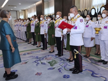 สมเด็จพระกนิษฐาธิราชเจ้า กรมสมเด็จพระเทพรัตนราชสุดาฯ สยามบรมราชกุมารี เสด็จออก ณ วังสระปทุม พระราชทานพระราชวโรกาสให้ พล.อ.เจริญชัย หินเธาว์ ผู้บัญชาการทหารบก นำคณะกรรมการ เฝ้าฯ
ทูลเกล้าฯ ถวายเงินรายได้จากการออกร้านในงานกาชาด การออกรางวัลสลากฯ และการจำหน่ายผลิตผล
โครงการทหารพันธุ์ดี ประจำปี 2566 เพื่อบำรุงสภากาชาดไทย เมื่อวันพฤหัสบดีที่ 5 กันยายน 2567

