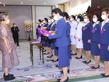 สมเด็จพระกนิษฐาธิราชเจ้า กรมสมเด็จพระเทพรัตนราชสุดาฯ สยามบรมราชกุมารี เสด็จออก ณ วังสระปทุม พระราชทานพระราชวโรกาสให้ นางปัญญาดา หนุนภักดี นายกสมาคมแม่บ้านกองบัญชาการกองทัพไทย นำคณะกรรมการและ
เจ้าหน้าที่สมาคมฯ เฝ้าทูลละอองพระบาท ทูลเกล้าทูลกระหม่อมถวายเงินรายได้จากการออกร้านงานกาชาด ประจำปี 2566
เพื่อบำรุงสภากาชาดไทย และทรงใช้สอยตามพระราชอัธยาศัย เมื่อวันอังคารที่ 10 กันยายน 2567 เวลา 14.30 น.

