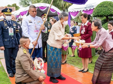 สมเด็จพระกนิษฐาธิราชเจ้า กรมสมเด็จพระเทพรัตนราชสุดา ฯ สยามบรมราชกุมารี อุปนายิกาผู้อำนวยการสภากาชาดไทย เสด็จพระราชดำเนินไปทรงบำเพ็ญพระราชกุศลถวายผ้าพระกฐินสภากาชาดไทย ประจำปี 2567 ณ วัดพระบรมธาตุสวี อำเภอสวี จังหวัดชุมพร ซึ่งสภากาชาดไทย จัดเป็นประจำทุกปี เพื่อให้เจ้าหน้าที่ของสภากาชาดไทย และเหล่ากาชาดจังหวัดทุกจังหวัด รวมทั้งประชาชนได้ทำบุญร่วมกัน โดยมียอดเงินบริจาคโดยเสด็จพระราชกุศล 6,668,029.99 บาท เพื่อใช้ในการบูรณปฏิสังขรณ์วัด เมื่อวันจันทร์ที่ 4 พฤศจิกายน 2567 เวลา 11.00 น.