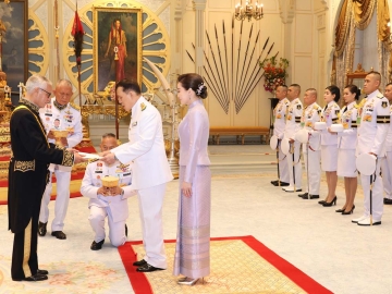 พระบาทสมเด็จพระเจ้าอยู่หัว และ สมเด็จพระนางเจ้าฯ พระบรมราชินี เสด็จออก ณ พระที่นั่งอัมพรสถาน พระราชทานพระบรมราชวโรกาสให้ นายลูวิช มานูแวล ดือ มากาไญซ์ ดือ อัลบูแกร์ก วือโลซู (Mr. Luis Manuel de Magalhaes de Albuquerquie Veloso) อดีตเอกอัครราชทูตสาธารณรัฐโปรตุเกสประจำสาธารณรัฐประชาธิปไตยประชาชนแอลจีเรีย เฝ้าทูลละอองธุลีพระบาท ถวายอักษรสาส์นตราตั้ง เป็นเอกอัครราชทูตสาธารณรัฐโปรตุเกสประจำราชอาณาจักรไทย

