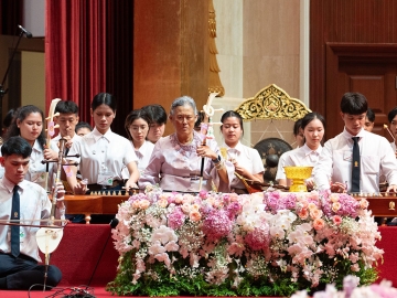 สมเด็จพระกนิษฐาธิราชเจ้า กรมสมเด็จพระเทพรัตนราชสุดาฯ สยามบรมราชกุมารี เสด็จพระราชดำเนิน
ไปทรงเป็นประธานในพิธีไหว้ครูดนตรีไทย ชมรมดนตรีไทย สโมสรนิสิตจุฬาลงกรณ์มหาวิทยาลัย
ประจำปีการศึกษา 2567 ในการนี้ ทรงดนตรีร่วมกับวงนิสิตปัจจุบันในเพลงโหมโรงมหาจุฬาลงกรณ์ ณ หอประชุม
จุฬาลงกรณ์มหาวิทยาลัย เขตปทุมวัน กรุงเทพมหานคร เมื่อวันอาทิตย์ที่ 17 พฤศจิกายน 2567

