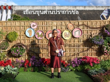 สมเด็จพระกนิษฐาธิราชเจ้า กรมสมเด็จพระเทพรัตนราชสุดาฯ สยามบรมราชกุมารี เสด็จพระราชดำเนินเป็นการส่วนพระองค์ไปทรงเปิดงาน “ชัยพัฒนาแฟร์ สัญจร” โดยมูลนิธิชัยพัฒนาจัดขึ้นเพื่อจำหน่ายสินค้าให้ประชาชนได้รู้จักผลิตภัณฑ์ที่มีคุณประโยชน์ และเรื่องราวความหมายที่อยู่เบื้องหลังผลิตผลจากการพัฒนา รวมทั้งแนวคิดด้านการพัฒนา ผลงาน
และผลิตผลต่างๆ ของมูลนิธิชัยพัฒนาทั่วประเทศ ณ สวนสาธารณะบริเวณเขื่อนขุนด่านปราการชล จังหวัดนครนายก