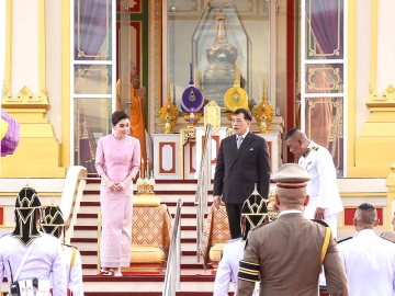 พระบาทสมเด็จพระเจ้าอยู่หัว และ สมเด็จพระนางเจ้าฯ พระบรมราชินี เสด็จฯ ไปทรงสักการะพระบรมสารีริกธาตุ (พระเขี้ยวแก้ว)
จากสาธารณรัฐประชาชนจีน ซึ่งมาประดิษฐานในประเทศไทย เป็นการชั่วคราว เนื่องในโอกาสพระราชพิธีมหามงคลเฉลิม
พระชนมพรรษา 6 รอบ 28 กรกฎาคม 2567 และเพื่อเฉลิมฉลองโอกาสครบรอบ 50 ปี แห่งการสถาปนาความสัมพันธ์
ทางการทูตไทย-จีน ในปี 2568 ณ มณฑลพิธีท้องสนามหลวง กรุงเทพมหานคร เมื่อวันพฤหัสบดีที่ 12 ธันวาคม 2567