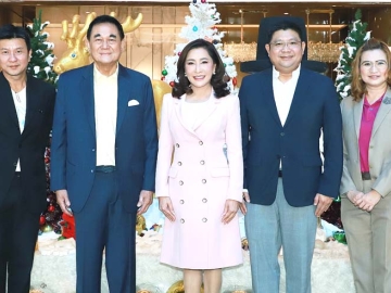 อบรมการปฏิบัติการ : ดร.อัศวิน อิงคะกุล ประธาน มิราเคิล กรุ๊ป ต้อนรับ ฉฎาณิศา ชำนาญเวช รอง กก.ผอ.ใหญ่สายงานทรัพยากรบุคคล
และอำนวยการ บมจ.ท่าอากาศยานไทย ในงานเปิดโครงการฝึกอบรมหลักสูตร “การปฏิบัติการท่าอากาศยาน (Airport Operation)” รุ่นที่ 69
โดยมี อัษฎางค์ ขำคมกุล ผอ.สถาบันวิทยาการท่าอากาศยาน, ชลารวีท์ พิมนล์พันธุ์ ผอ.ฝ่ายพัฒนาการบริหาร สถาบันวิทยาการท่าอากาศยาน
และ ร.ต.อ.อรรถกร ผลอนันต์ ผอ.ฝ่ายกลยุทธ์นวัตกรรม สถาบันวิทยาการท่าอากาศยาน ร่วมงาน ที่ โรงแรมมิราเคิล แกรนด์ คอนเวนชั่น