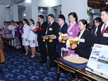 สมเด็จพระกนิษฐาธิราชเจ้า กรมสมเด็จพระเทพรัตนราชสุดาฯ สยามบรมราชกุมารี เสด็จลง ณ ศาลาดุสิดาลัย พระราชทานพระราชวโรกาสให้ นายมนตรี นิธิกุล ประธานเจ้าหน้าที่บริหารธุรกิจปูนซีเมนต์ บริษัท ปูนซีเมนต์นครหลวง จำกัด
(มหาชน) นำคณะผู้บริหารบริษัทฯ และกรรมการมูลนิธิกรุงศรี เฝ้าฯ ทูลเกล้าฯ ถวายเงินสนับสนุนการก่อสร้างศูนย์การเรียน
ตำรวจตระเวนชายแดน ปูนอินทรี - มูลนิธิกรุงศรี (บ้านไกรเกรียง) จังหวัดกาญจนบุรี เมื่อวันจันทร์ที่ 10 กุมภาพันธ์ 2568

