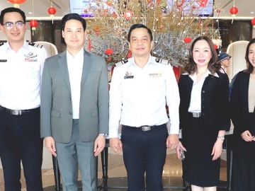 เพื่อพัฒนาคุณภาพการให้บริการ ณ ทดม. : อนัคพล อิงคะกุล รองประธาน มิราเคิล กรุ๊ป ต้อนรับ วิจิตต์
แก้วไทรเทียม ผอ.ท่าอากาศยานดอนเมือง ในโอกาสมาเป็นประธานโครงการฝึกอบรมหลักสูตร “DMK Mastering
Excellence : Professional Image Communication” จัดโดย บมจ.ท่าอากาศยานไทย โดยมี พิมธิดา ธรรมเสมา ผอ.ส่วนบริหารคุณภาพบริการ ร่วมงาน ที่ โรงแรมมิราเคิล แกรนด์ คอนเวนชั่น