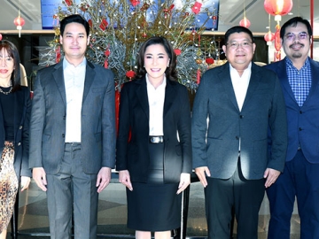 ทักษะปฏิบัติการ : ฉฎาณิศา ชำนาญเวช รอง กก.ผอ.ใหญ่สายงานทรัพยากรบุคคลและอำนวยการ บมจ.
ท่าอากาศยานไทย เป็นประธานเปิดโครงการฝึกอบรมหลักสูตร “การจัดการท่าอากาศยานระดับต้น (Junior Airport Management)” รุ่นที่ 54 โดยมีคณะผู้บริหารของสถาบันวิทยาการท่าอากาศยาน
ร่วมงาน และ อนัคพล อิงคะกุล รองประธาน มิราเคิล กรุ๊ป ต้อนรับ ที่ โรงแรมมิราเคิล แกรนด์ คอนเวนชั่น

