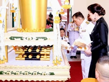 พระบาทสมเด็จพระเจ้าอยู่หัว และ
สมเด็จพระนางเจ้าฯ
พระบรมราชินี
เสด็จพระราชดำเนิน
ไปพระราชทานเพลิงศพ รศ.ทพญ.
คุณหญิงเมตตจิตต์
นวจินดา ป.ช.,ท.จ.,
ว.ป.ร.4 ทันตแพทย์
ประจำพระองค์ พระบาทสมเด็จ
พระบรมชนกาธิเบศร
มหาภูมิพลอดุลยเดช
มหาราช บรมนาถ
บพิตร ณ เมรุหลวง
หน้าพลับพลาอิศริยาภรณ์ วัดเทพศิรินทราวาส
ราชวรวิหาร เขต
ป้อมปราบศัตรูพ่าย
กรุงเทพมหานคร เมื่อวันอาทิตย์ที่ 16 มีนาคม 2568 เวลา 17.37 น.