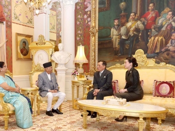 พระบาทสมเด็จพระเจ้าอยู่หัว และ สมเด็จพระนางเจ้าฯ พระบรมราชินี เสด็จออก ณ พระที่นั่งอัมพรสถาน พระราชวังดุสิต
พระราชทานพระบรมราชวโรกาสให้ นายเค พี ศรรมะ โอลี นายกรัฐมนตรีเนปาล และนางราธิกา ศากยะ ภริยา เฝ้าทูลละอองธุลีพระบาท ในโอกาสเดินทางมาเยือนราชอาณาจักรไทยอย่างเป็นทางการในฐานะแขกของรัฐบาล เพื่อยกระดับความร่วมมืออย่างรอบด้านในหลายสาขารวมทั้งสนับสนุนสินค้าเกษตร เมื่อวันพุธที่ 2 เมษายน 2568 เวลา 18.12 น.

