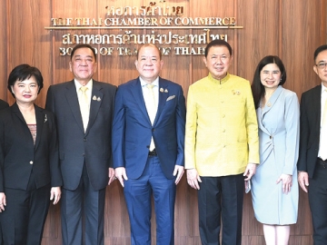 ร่วมกันขับเคลื่อนเศรษฐกิจไทย : สนั่น อังอุบลกุล ต้อนรับ พิชัย นริพทะพันธุ์ รมว.พาณิชย์ ในโอกาส
นำคณะผู้บริหารกระทรวงพาณิชย์ ร่วมหารือกับหอการค้าไทยเพื่อขับเคลื่อนเศรษฐกิจไทยด้านการค้าและ
การลงทุน รับมือการเปลี่ยนแปลงของการค้าระหว่างประเทศ โดยมี ดร.พจน์ อร่ามวัฒนานนท์, อรมน
ทรัพย์ทวีธรรม และ สุนันทา กังวาลกุลกิจ ร่วมต้อนรับ ที่ หอการค้าไทย ถนนราชบพิธ กรุงเทพมหานคร