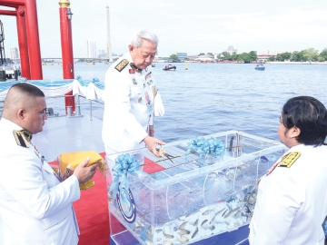 พระบาทสมเด็จพระเจ้าอยู่หัว ทรงพระกรุณาโปรดเกล้าโปรดกระหม่อมให้ พลเอก สุรยุทธ์ จุลานนท์ ประธานองคมนตรี เป็นผู้แทนพระองค์ ไปในการบำเพ็ญพระราชกุศล ปล่อยโค จำนวน 1 คู่ พระราชทานแก่เกษตรกร ปล่อยนกเขาชวา 21 ตัว และปล่อยพันธุ์ปลาน้ำจืด 9 ชนิด จำนวน 490,000 ตัว เนื่องในโอกาสวันคล้ายวันประสูติ สมเด็จพระเจ้าลูกยาเธอ เจ้าฟ้าทีปังกรรัศมีโชติ มหาวชิโรตตมางกูร สิริวิบูลยราชกุมาร ณ ท่าวาสุกรี กรุงเทพมหานคร เมื่อวันอังคารที่ 29 เมษายน 2568