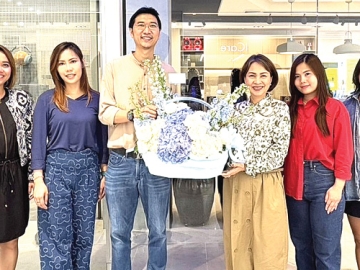 เปิดโชว์รูมใหม่ : จรูญรัตน์ สาลี กก.ผจก.บจก.พาราไดซ์ พาร์ค ร่วมยินดีกับ ปิยะนัส
จงพัฒนากิจเรือง ผู้บริหาร บจก.ปิยะนัส อิเล็คทริคส์ ในโอกาสเปิดโชว์รูมใหม่ Piyanas จำหน่ายเครื่องเสียงชั้นนำหลากหลายแบรนด์พร้อมให้บริการทดสอบชุดเครื่องเสียงในห้องฟังที่ได้มาตรฐาน ที่ศูนย์การค้าพาราไดซ์พาร์คศรีนครินทร์