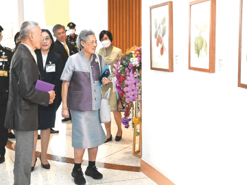สมเด็จพระกนิษฐาธิราชเจ้า กรมสมเด็จพระเทพรัตนราชสุดาฯ สยามบรมราชกุมารี เสด็จพระราชดำเนินไปทรงเปิดนิทรรศการภาพวาดพฤกษศาสตร์นานาชาติ ครั้งที่ 2 จัดโดย มหาวิทยาลัยมหิดล, สมาคมพฤกษศาสตร์ในพระบรมราชินูปถัมภ์, โครงการอนุรักษ์พันธุกรรมพืชอันเนื่องมาจากพระราชดำริฯ (อพ.สธ.) และหน่วยงานที่เกี่ยวข้อง ในหัวข้อ “มรดกพืชพรรณธัญญาหารของชาวสุวรรณภูมิ” ณ หอศิลปวัฒนธรรมแห่งกรุงเทพมหานคร เมื่อวันพุธที่ 7 พฤษภาคม 2568 เวลา 15.05 น.