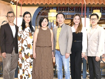 คุ้มค่าทุกมื้อ : ขวัญแก้ว สิริจินดา Head of Asset Commercialization - Account Management บมจ.เซ็นทรัลพัฒนา และ ชัยพล กฤตยาวาณิชย์ ผอ.อาวุโส
ฝ่ายการตลาด บจก.บัตรกรุงศรีอยุธยา จัดแคมเปญ “อิ่มทุกเดย์ เปย์เดย์ยิ่งคุ้ม” มอบความอร่อยสุดคุ้มให้ลูกค้า ที่ร้านอาหารชั้นนำภายในศูนย์การค้าเซ็นทรัล 10 สาขา
