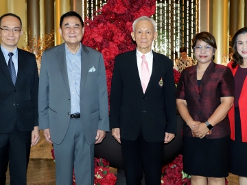 สัมมนาทางวิชาการ : ดร.อัศวิน อิงคะกุล ประธานกรรมการบริหาร มิราเคิล กรุ๊ป ต้อนรับ ศ.พิเศษ จรัญ ภักดีธนากุล อดีตตุลาการศาลรัฐธรรมนูญ และกรรมการกฤษฎีกา ในงานสัมมนาทางวิชาการเนื่องในวาระศาลรัฐธรรมนูญครบ 27 ปี
หัวข้อ “ศาลรัฐธรรมนูญกับการก้าวสู่ทศวรรษที่ 4 บทบาทและความคาดหวัง” จัดโดย สำนักงานศาลรัฐธรรมนูญ โดยมี
กิติมา แก้วนะรา เลขานุการตุลาการศาลรัฐธรรมนูญ และคณะผู้บริหารโรงแรมฯ ร่วมต้อนรับ ที่ โรงแรมอัศวิน แกรนด์ คอนเวนชั่น