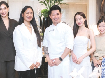 แรงบันดาลใจจากปลาตะเพียนสาน : อนุพงษ์ นวลฉวี หัวหน้าพ่อครัวเพสทรี
โรงแรมอนันตรา สยาม กรุงเทพ ร่วมกับ อารียา บุญช่วยแล้ว ดีไซเนอร์และเจ้าของ
แบรนด์ InThai เปิดตัวชุดน้ำชายามบ่าย “The Woven Carp Afternoon Tea”
เสิร์ฟความอร่อยทั้งเมนูคาวหวานแบบไทยทัช ที่โรงแรมอนันตรา สยาม กรุงเทพ

