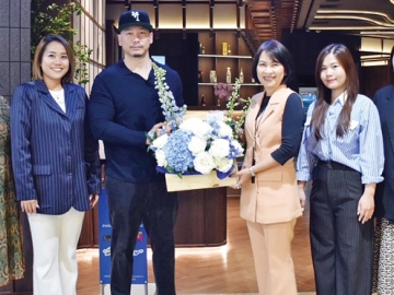 เปิดสาขาใหม่ : จรูญรัตน์ สาลี กก.ผจก.บริษัท พาราไดซ์ พาร์ค จำกัด ร่วมแสดงความยินดีกับ กุลวัฒน์ คุณาทรกุล Managing Director บจก.ทีกิชิ กรุ๊ป ในโอกาสเปิดTIKISHIร้านอาหารญี่ปุ่นที่นำความสดใหม่ของวัตถุดิบชั้นดีจากทะเลอันดามันผสมผสานวัฒนธรรมการทำอาหารแบบญี่ปุ่น ที่ ศูนย์การค้าพาราไดซ์ พาร์ค